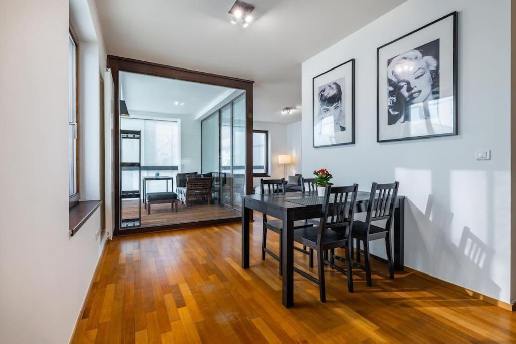 Modern Spacious Flat With A Terrace And A Parking Prague Exterior photo