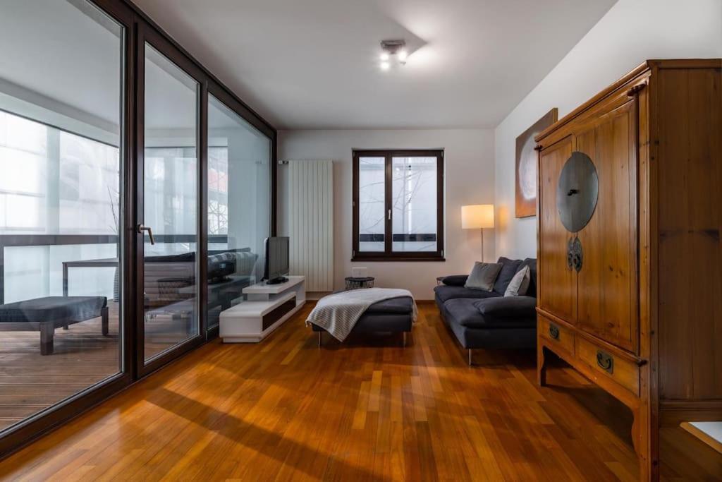 Modern Spacious Flat With A Terrace And A Parking Prague Exterior photo